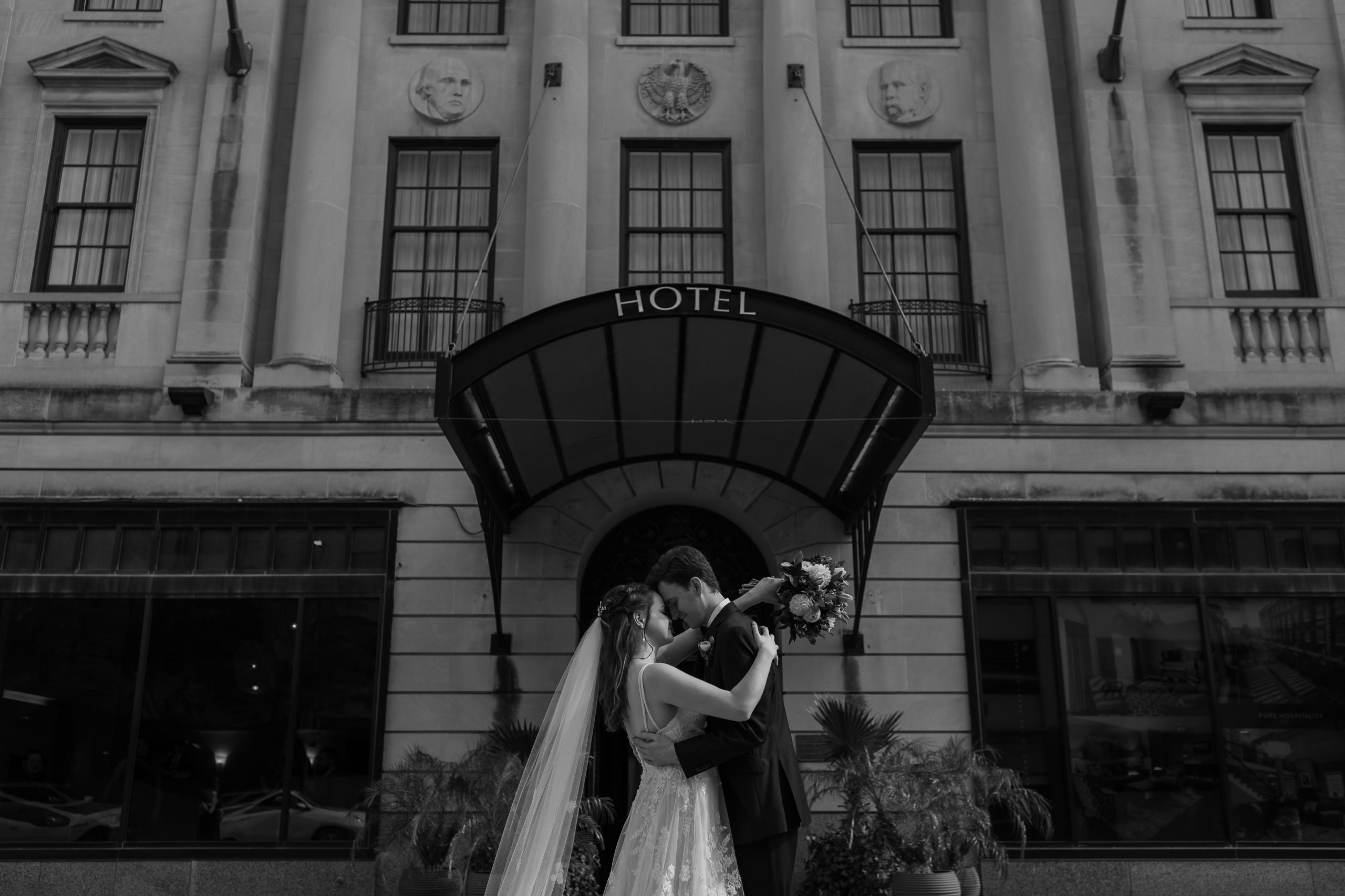 Chic Nebraska Wedding at the Magnolia Hotel | Chicago Wedding Photographer